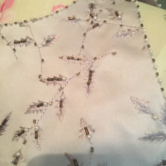 Embroidered & embellished lavender sleeveless top - Picture 2 of 4